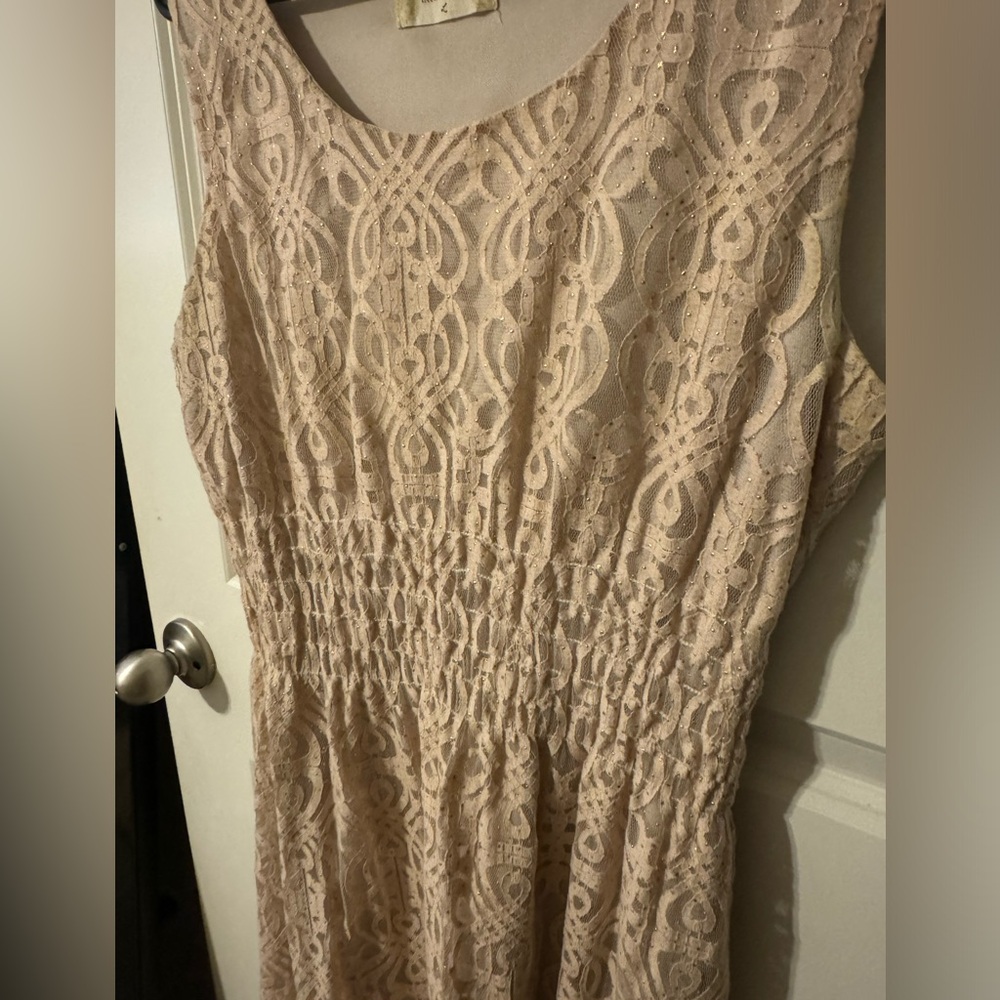Very pretty champagne lace sleeveless knee-length dress from Altar’d State, sz L
